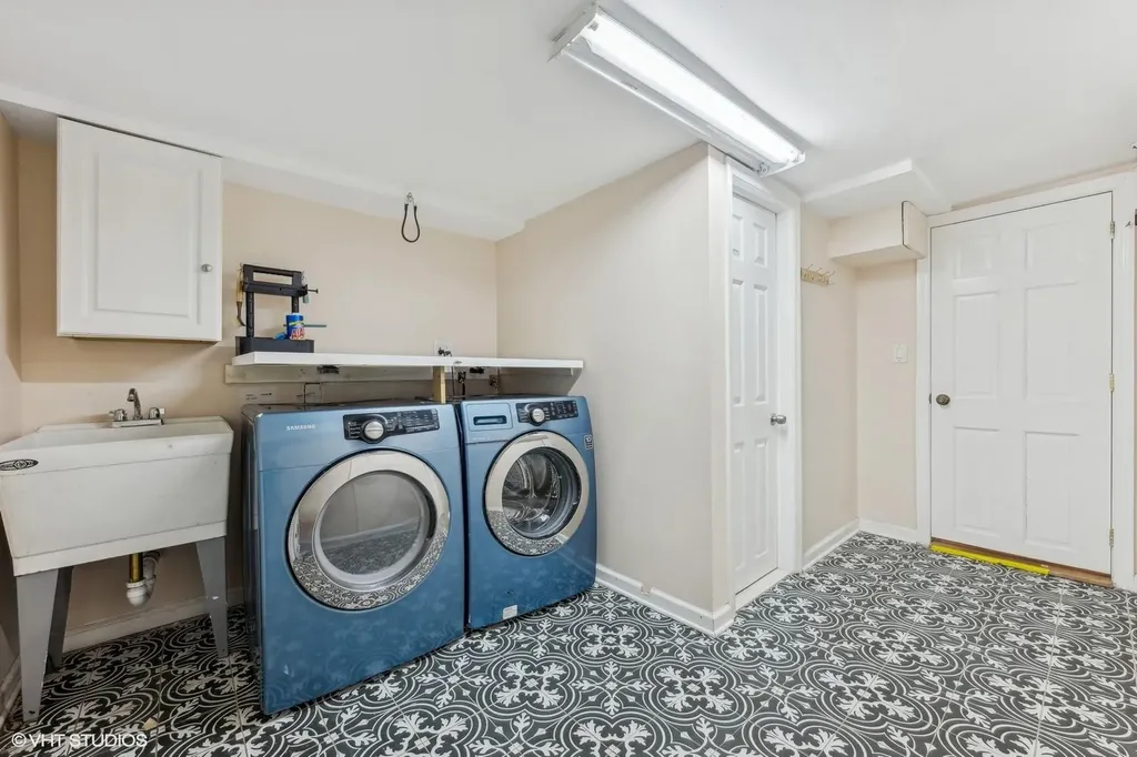 22 Cherry Lane Carle Place NY 11514
