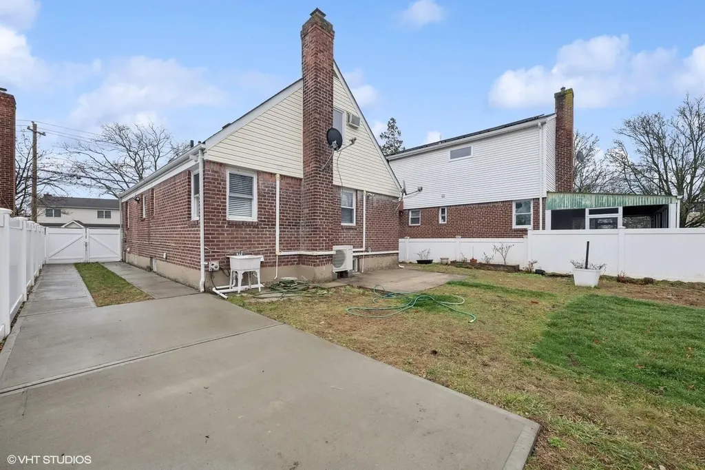 22 Cherry Lane Carle Place NY 11514