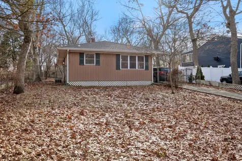 18 Ethel Lane Medford NY 11763