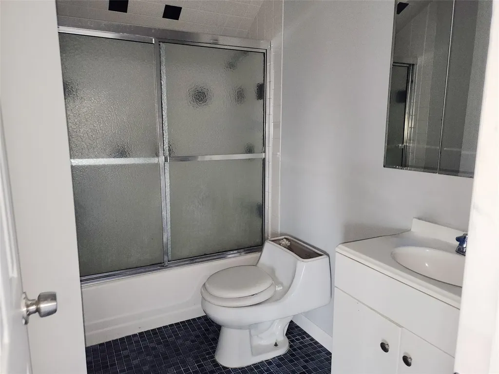 41 Glenmere Lane Coram NY 11727