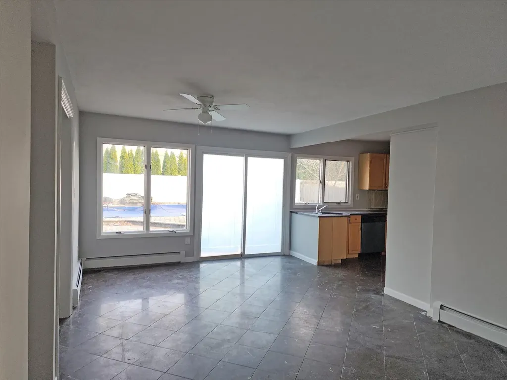 41 Glenmere Lane Coram NY 11727