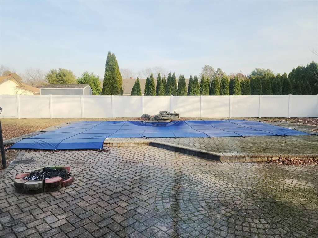 41 Glenmere Lane Coram NY 11727