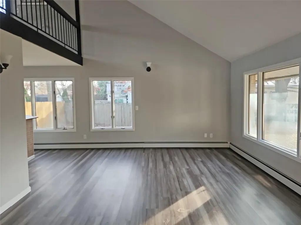41 Glenmere Lane Coram NY 11727