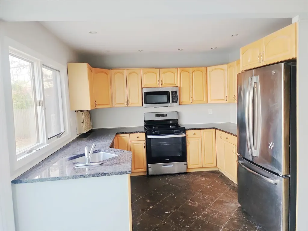 41 Glenmere Lane Coram NY 11727