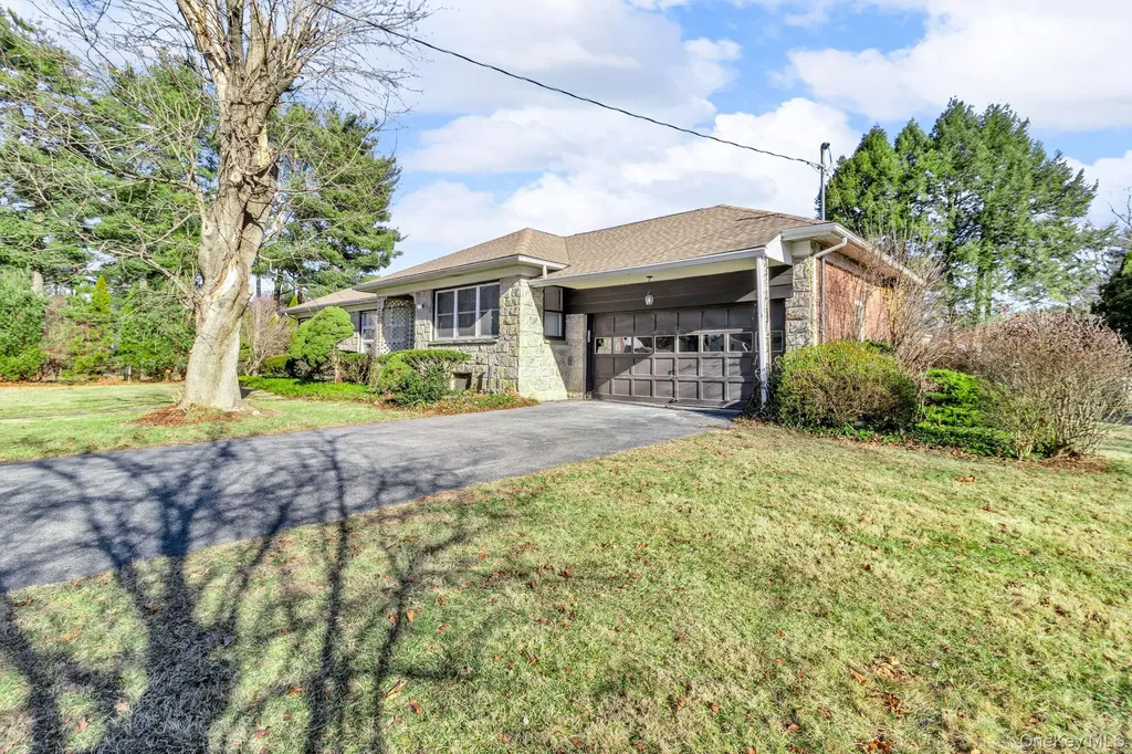 10 Memory Lane Poughkeepsie NY 12603