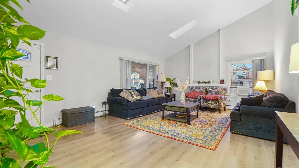 22 Glenmere Lane Coram NY 11727