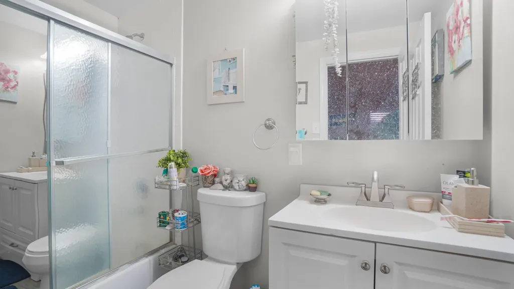 22 Glenmere Lane Coram NY 11727