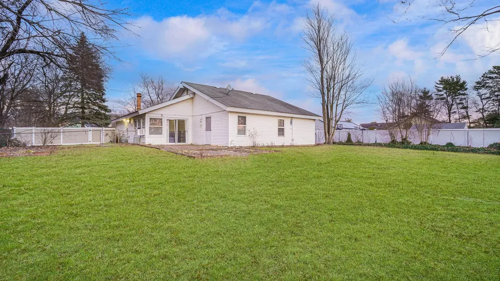 22 Glenmere Lane Coram NY 11727