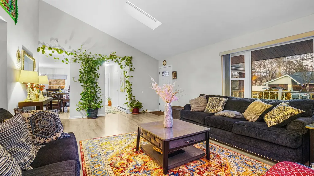 22 Glenmere Lane Coram NY 11727
