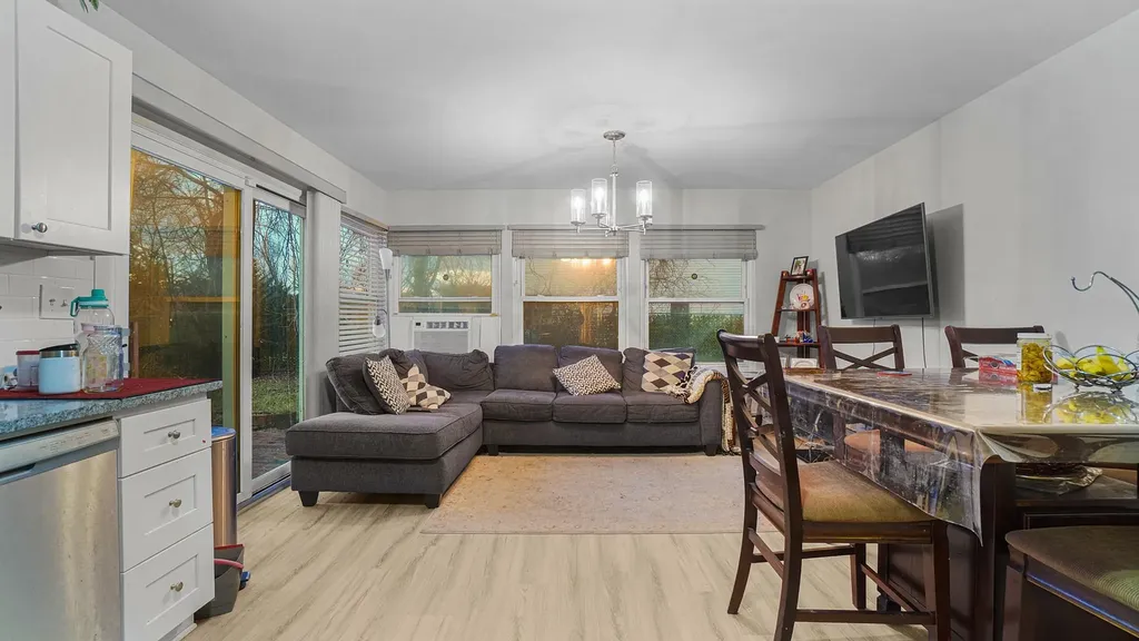 22 Glenmere Lane Coram NY 11727