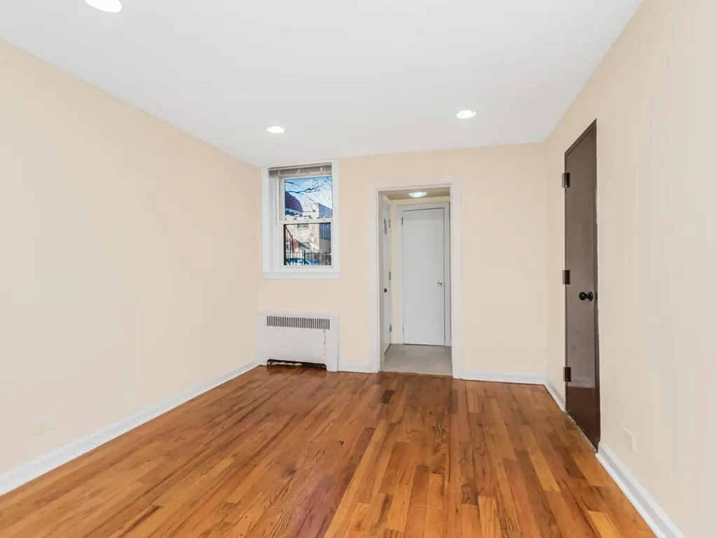 4572 Bronx Boulevard Bronx NY 10470