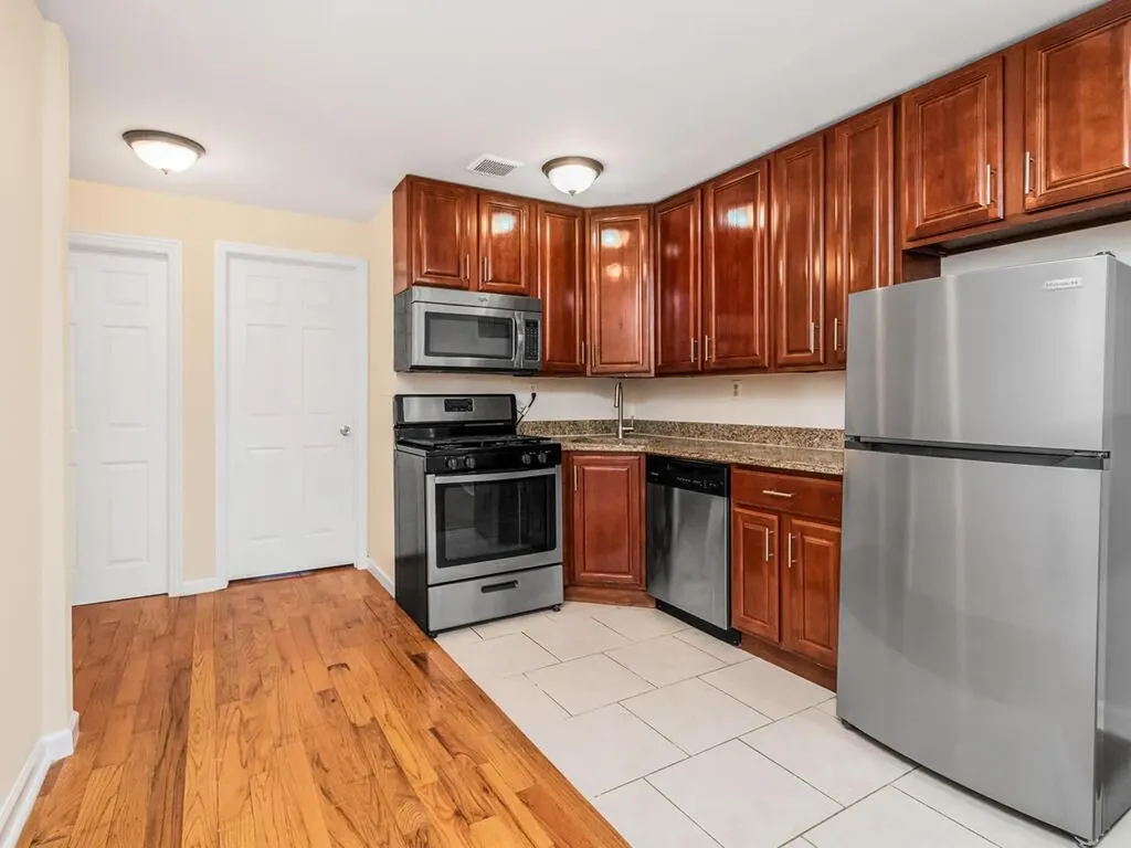 4572 Bronx Boulevard Bronx NY 10470
