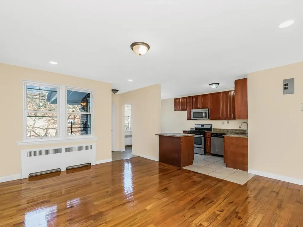 4572 Bronx Boulevard Bronx NY 10470