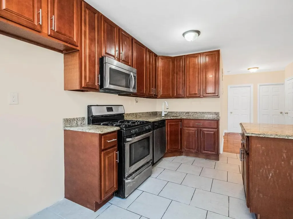 4572 Bronx Boulevard Bronx NY 10470