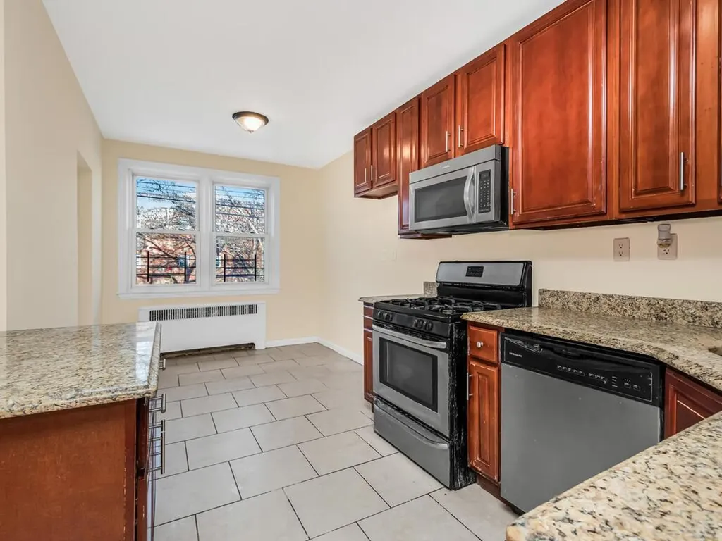 4572 Bronx Boulevard Bronx NY 10470