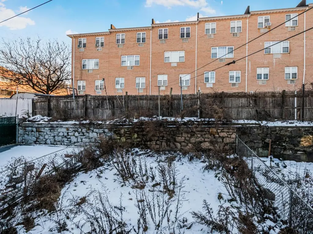 4572 Bronx Boulevard Bronx NY 10470