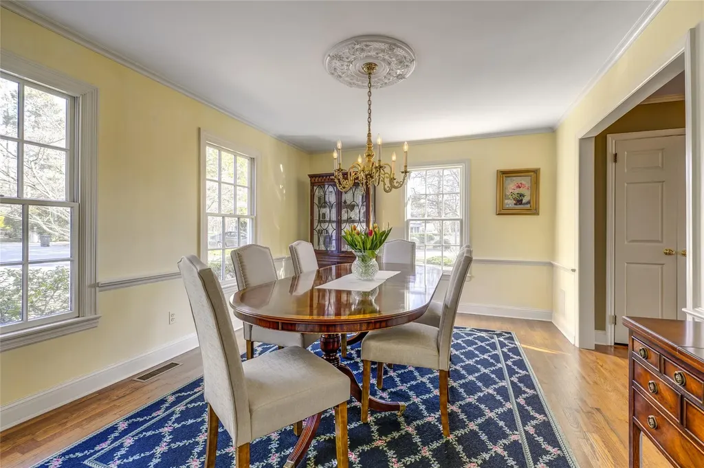 5 Towl Gate Lane Syosset NY 11791