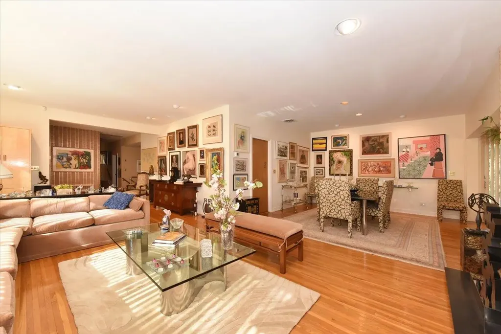 17 Hampton Road Great Neck NY 11020