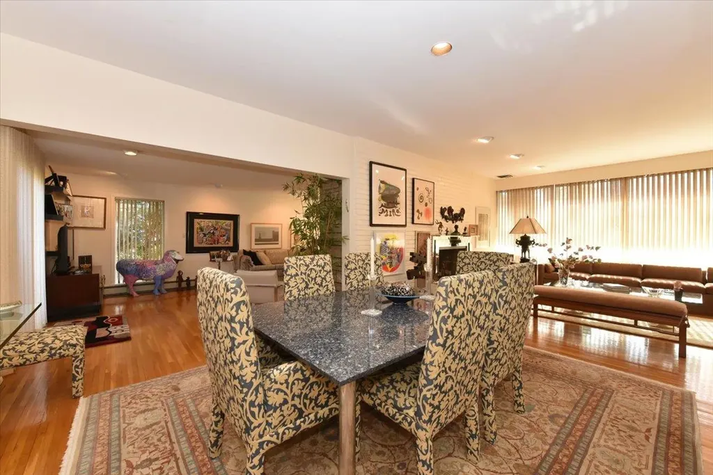 17 Hampton Road Great Neck NY 11020