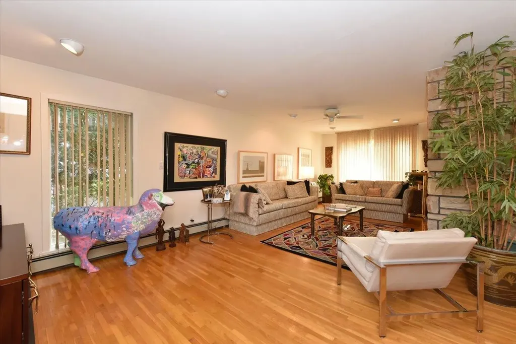 17 Hampton Road Great Neck NY 11020