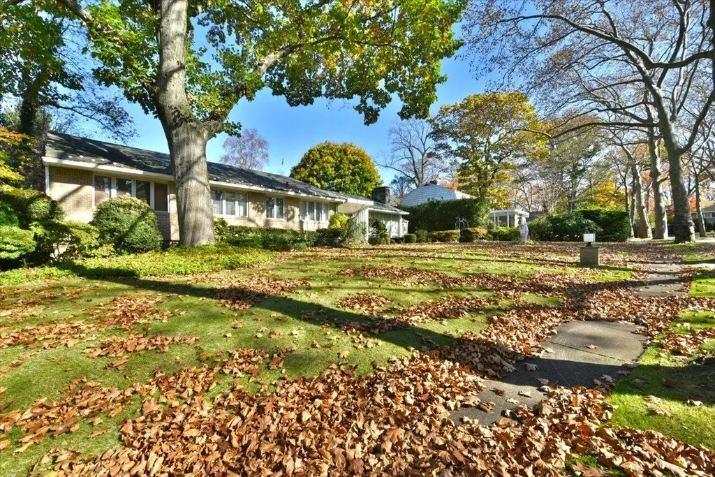 17 Hampton Road Great Neck NY 11020