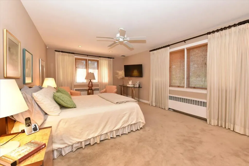 17 Hampton Road Great Neck NY 11020