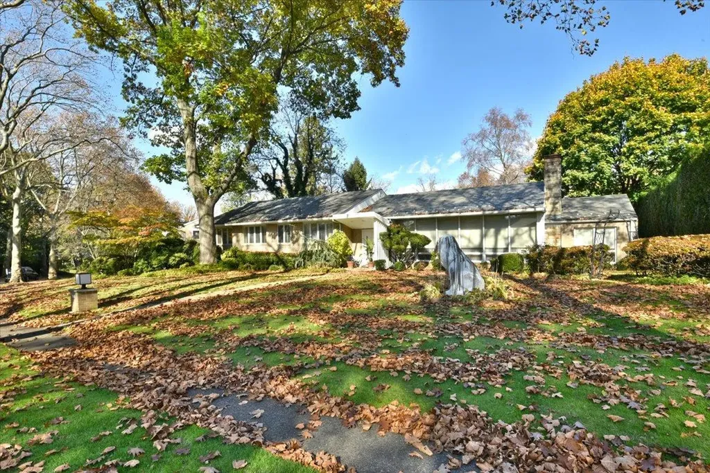 17 Hampton Road Great Neck NY 11020