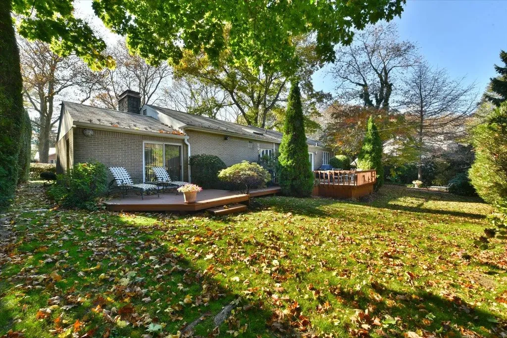 17 Hampton Road Great Neck NY 11020