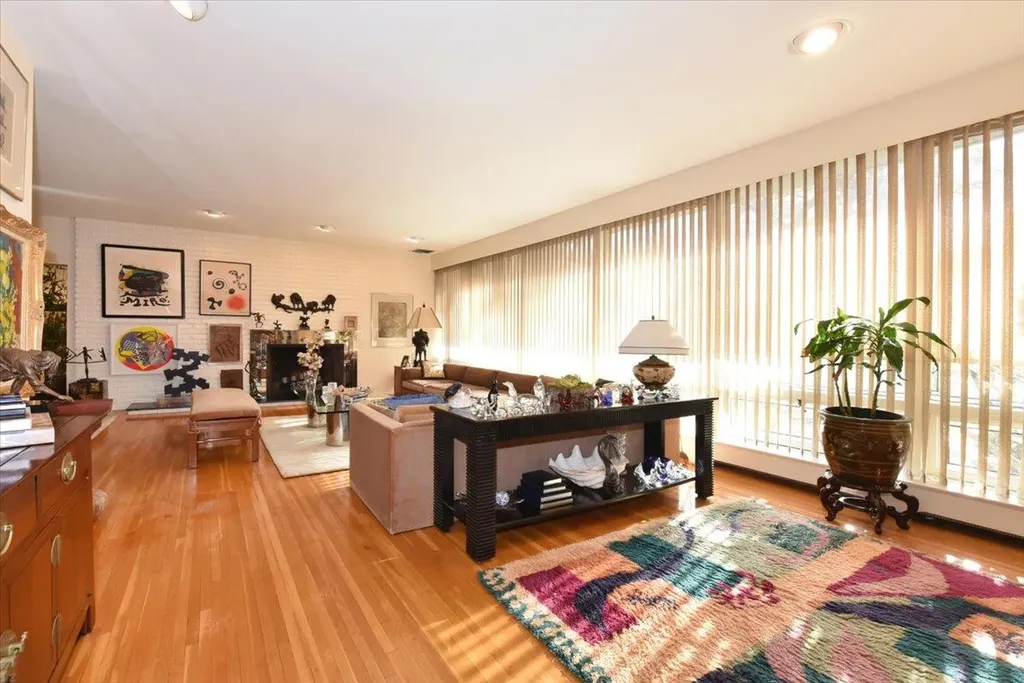 17 Hampton Road Great Neck NY 11020