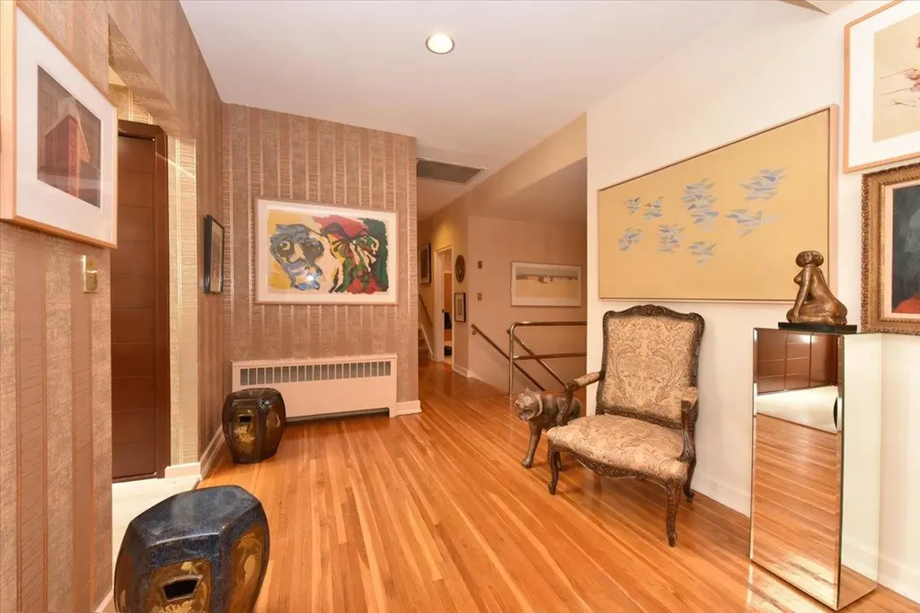 17 Hampton Road Great Neck NY 11020