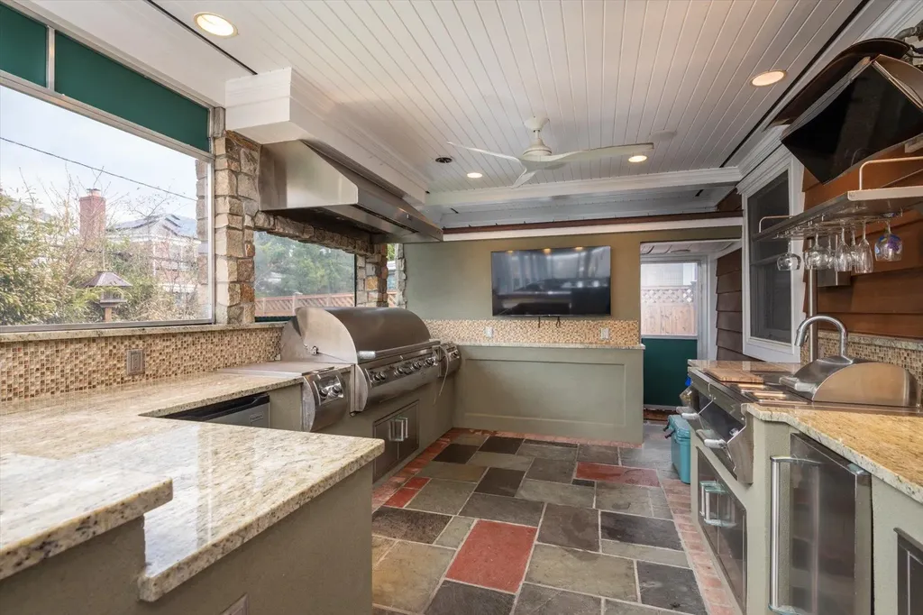 435 W Beech Street Long Beach NY 11561
