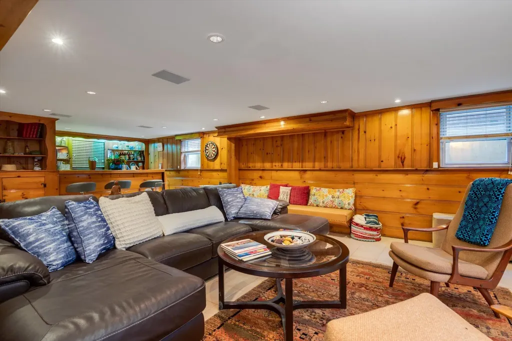 435 W Beech Street Long Beach NY 11561