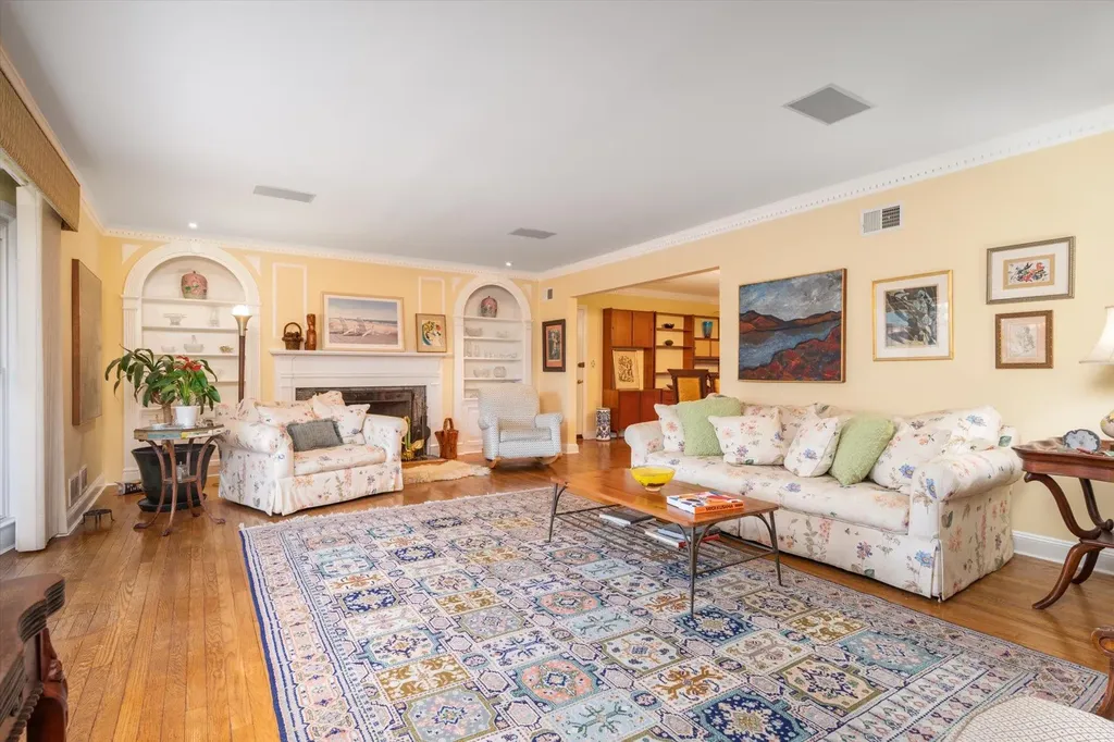 435 W Beech Street Long Beach NY 11561