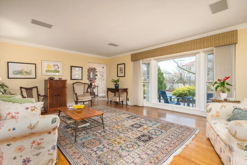 435 W Beech Street Long Beach NY 11561