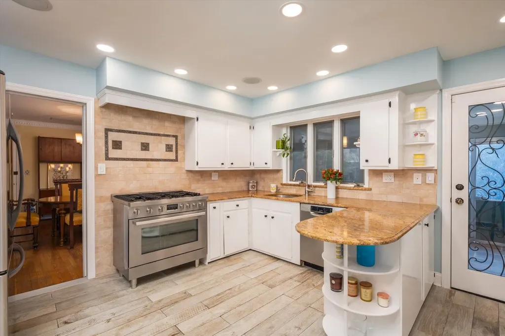 435 W Beech Street Long Beach NY 11561