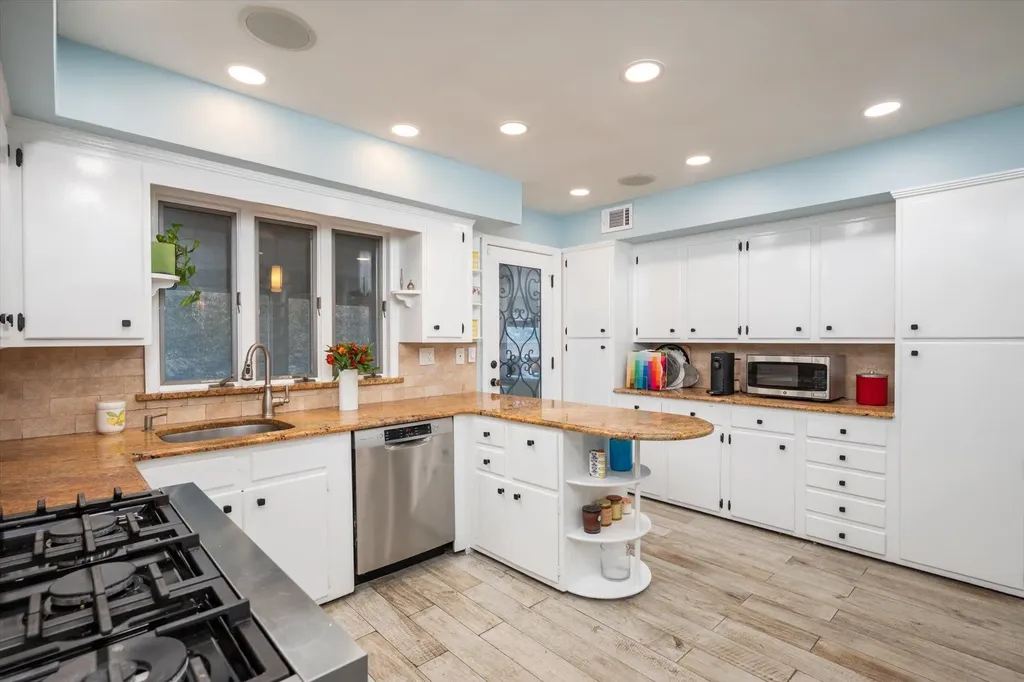 435 W Beech Street Long Beach NY 11561