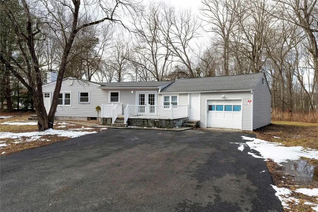 107 Oakridge Road East Fishkill NY 12533