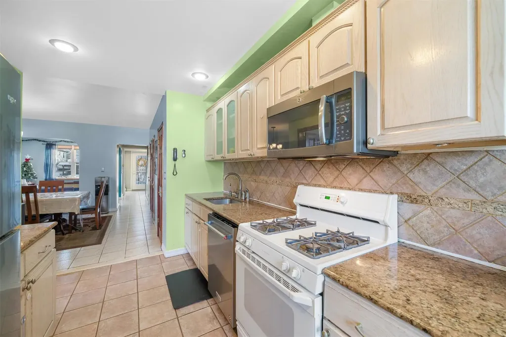 2555 Morgan Avenue Bronx NY 10469