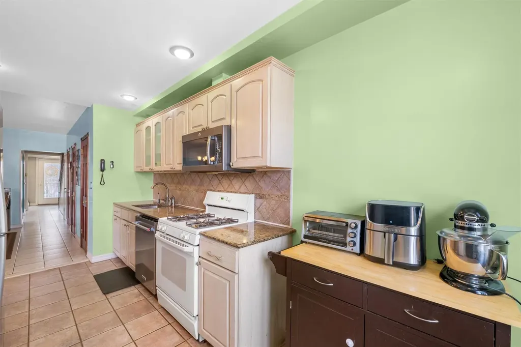 2555 Morgan Avenue Bronx NY 10469