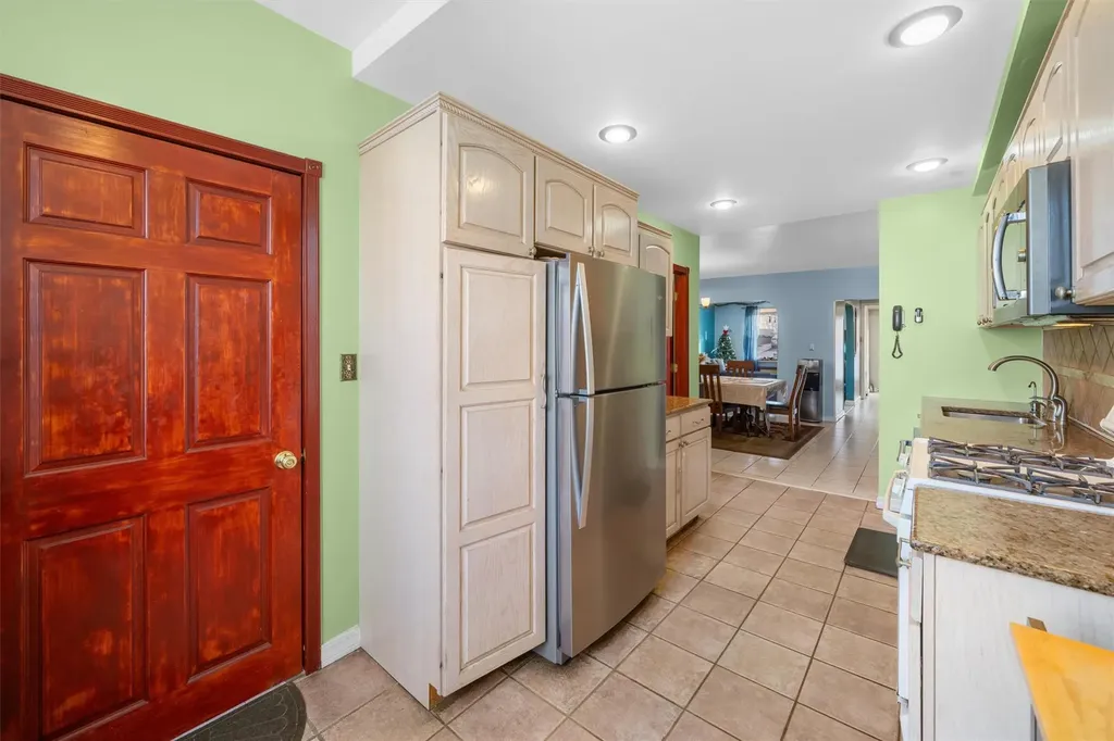 2555 Morgan Avenue Bronx NY 10469