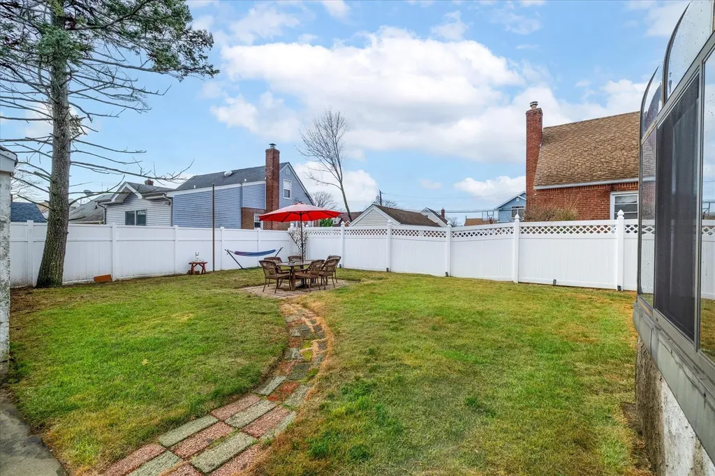 22 Fritchie Place Valley Stream NY 11580