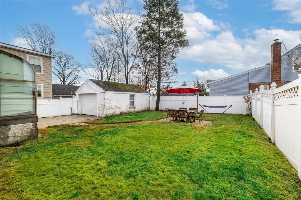 22 Fritchie Place Valley Stream NY 11580