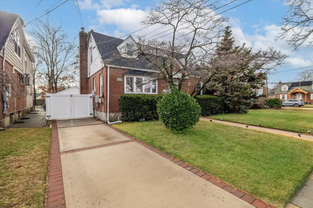 22 Fritchie Place Valley Stream NY 11580