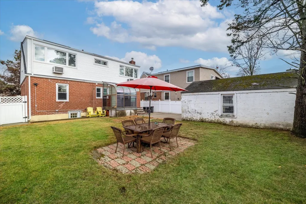 22 Fritchie Place Valley Stream NY 11580