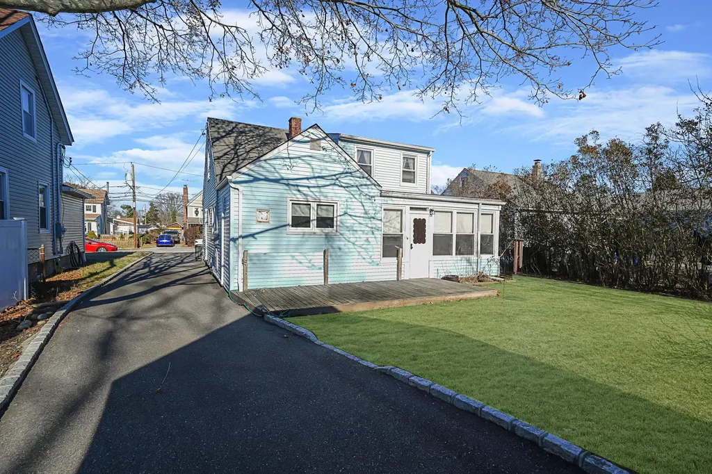 44 Terrell Street Patchogue NY 11772