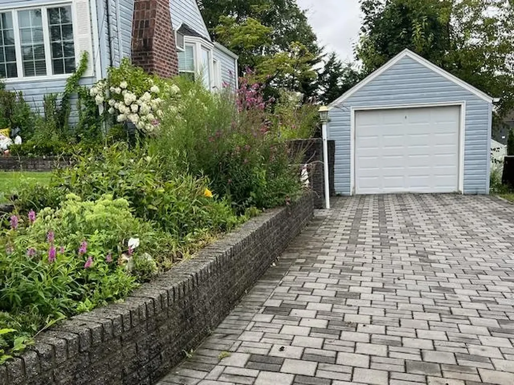116 Devon Road Albertson NY 11507