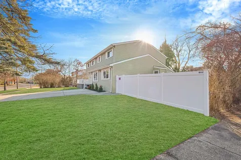 86 Colonial Springs Lane Wheatley Heights NY 11798