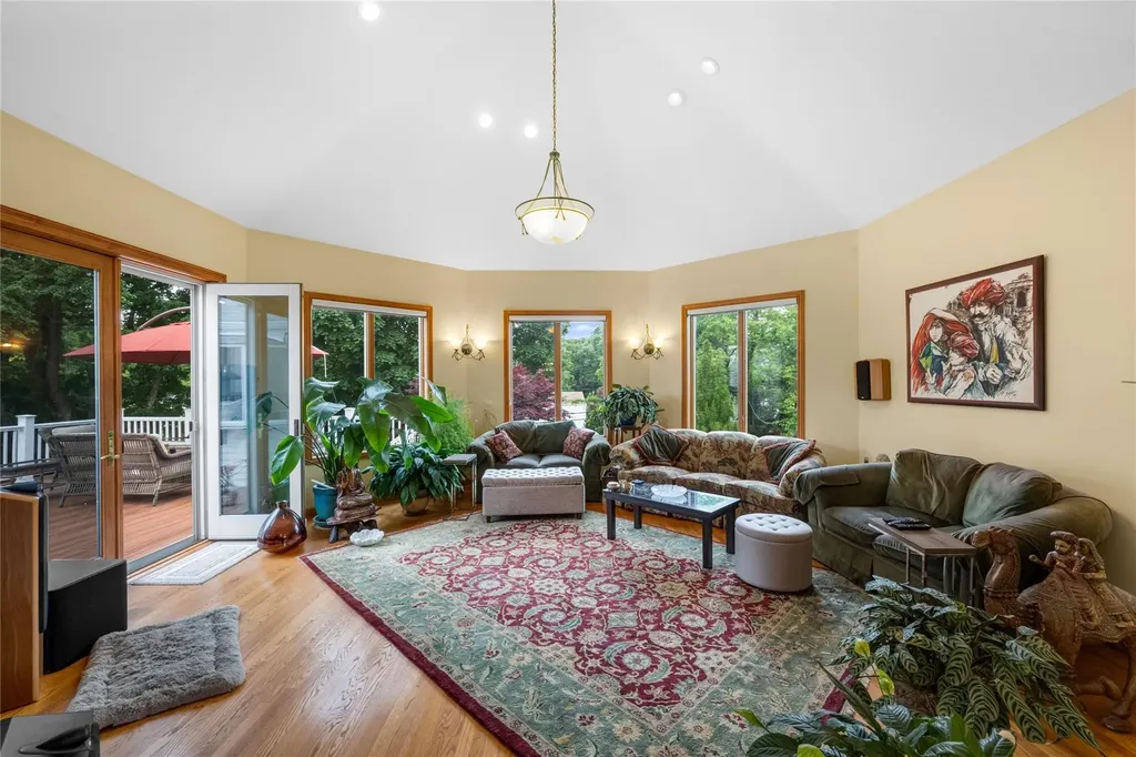 18 Peppermint Road Commack NY 11725