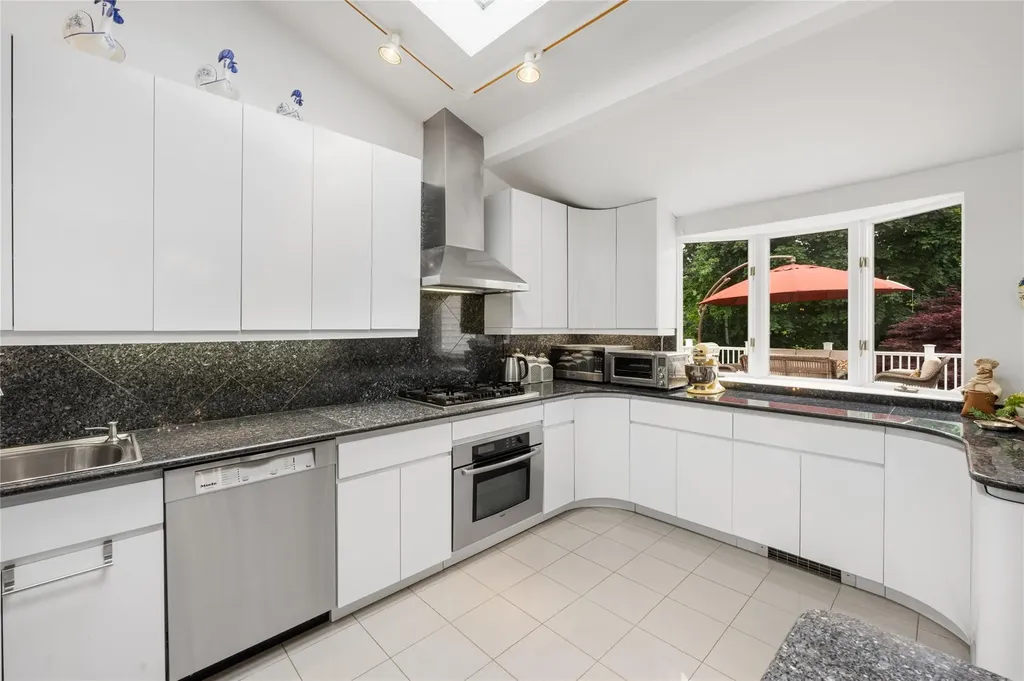 18 Peppermint Road Commack NY 11725