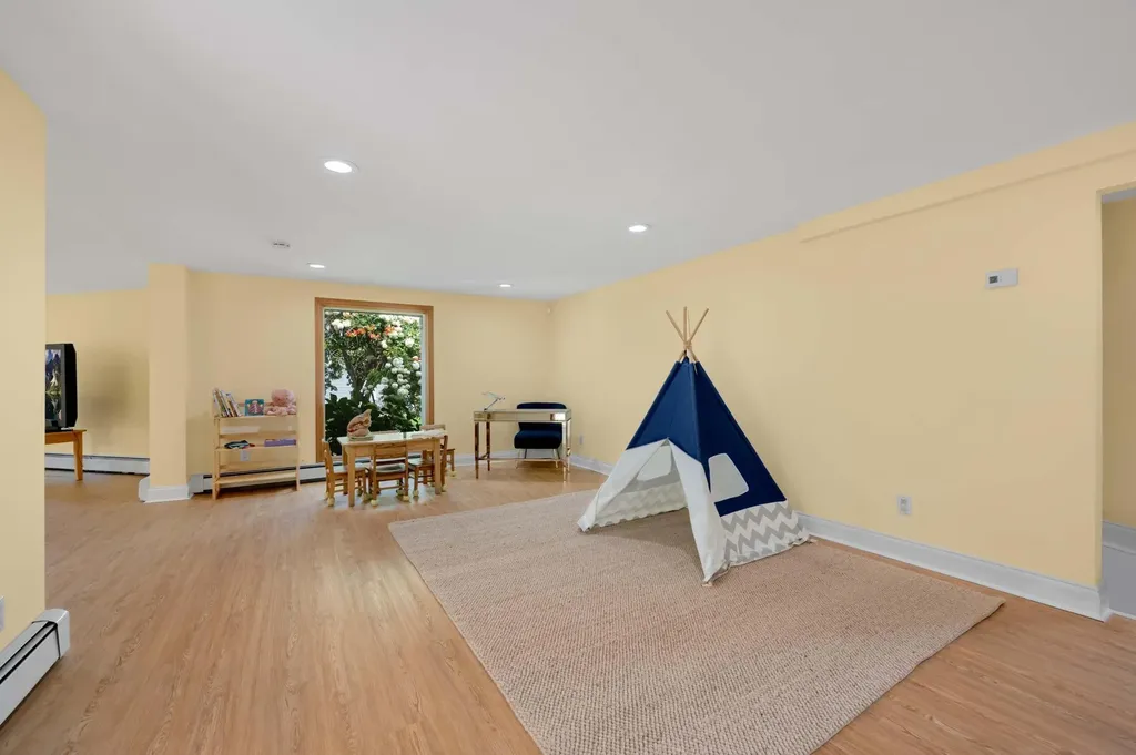 18 Peppermint Road Commack NY 11725